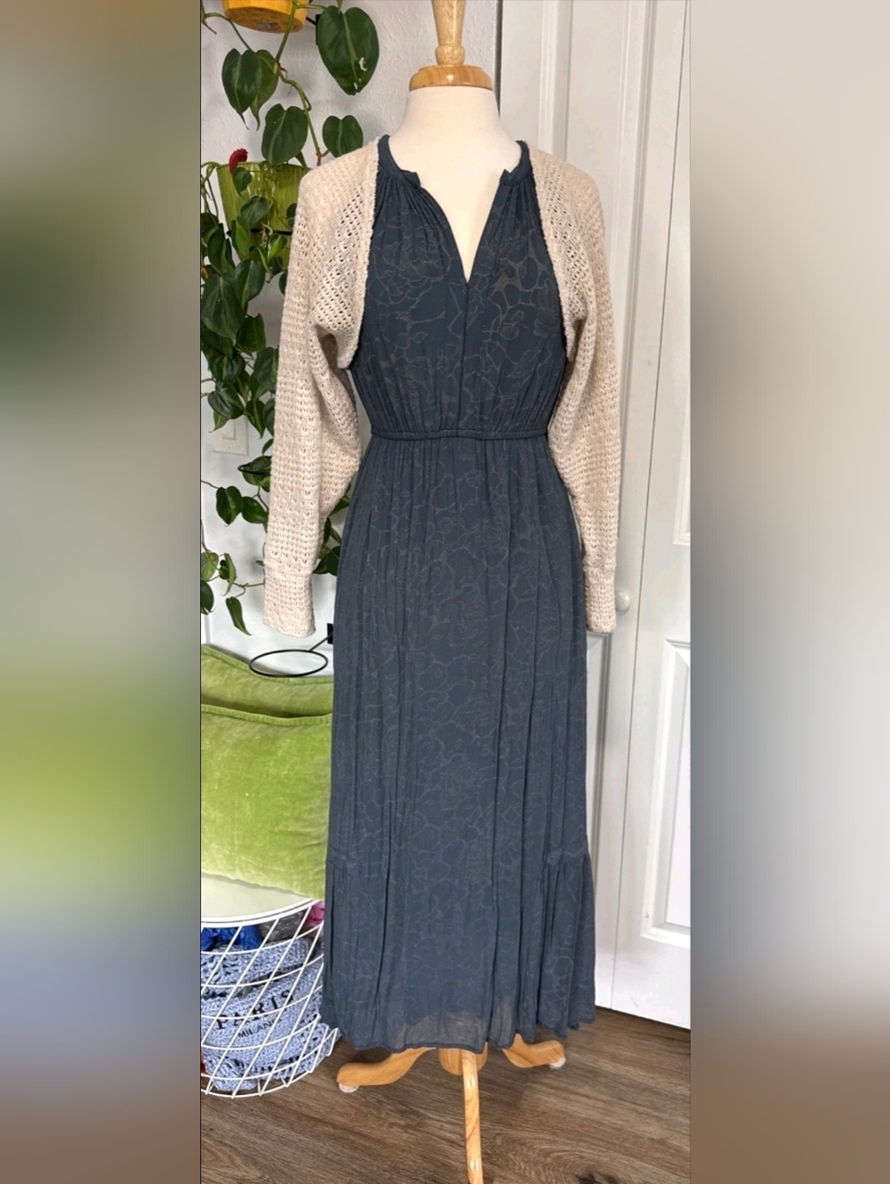 World Market Boho Halter Maxi Dress Gray Floral Viscose Lined Flowy Resort S/M - Picture 6 of 9
